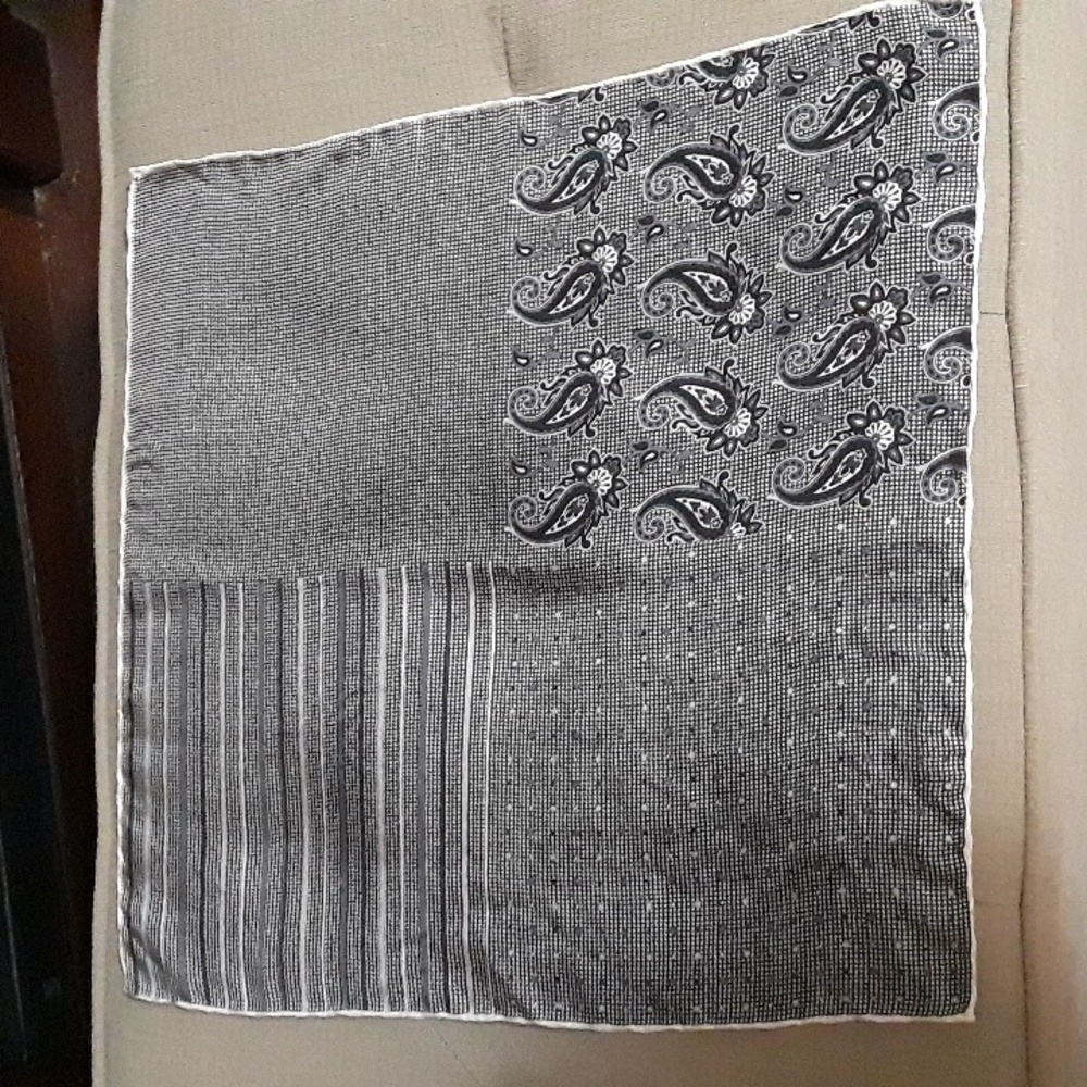 Michelsons 100% Silk 4 Corners Pocket Square Gray/Black Approximately 16" X 16"
